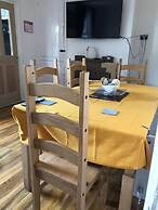 Housesleeps2- 2br-gardenview-parking-nearbeach