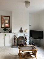 Housesleeps2- 2br-gardenview-parking-nearbeach