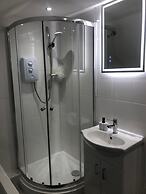 Housesleeps2- 2br-gardenview-parking-nearbeach