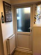 Housesleeps2- 2br-gardenview-parking-nearbeach
