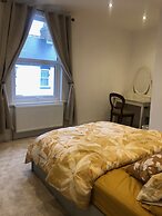 Housesleeps2- 2br-gardenview-parking-nearbeach