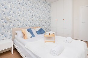 Lovely Apartment Gdansk by Renters
