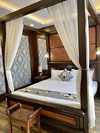 Hotel Adhiraja Palace