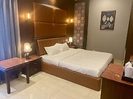 Hotel Adhiraja Palace