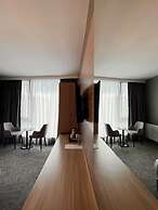 Royal Mass Airport Business Hotel