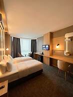 Royal Mass Airport Business Hotel