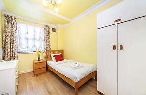 Remarkable 3-bed Apartment in London