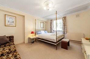 Remarkable 3-bed Apartment in London