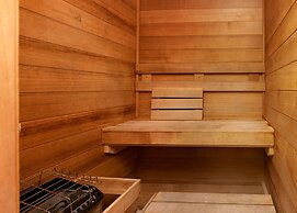 Phoenix Iv 4054 2 Bedroom Condo by Redawning