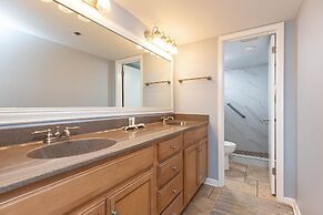 Phoenix Iv 4054 2 Bedroom Condo by Redawning