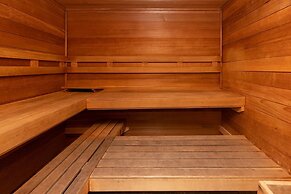 Phoenix Vii 7613 2 Bedroom Condo by Redawning