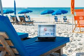 Phoenix Vii 7613 2 Bedroom Condo by Redawning