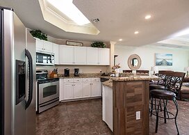 Phoenix West 202 3 Bedroom Condo by Redawning