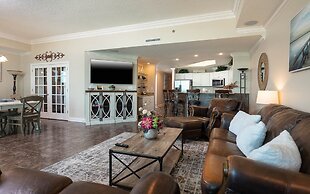 Phoenix West 202 3 Bedroom Condo by Redawning