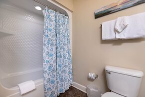 Phoenix West 202 3 Bedroom Condo by Redawning