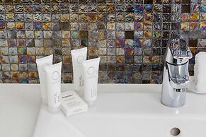 Albatross Towers Apartments by Renters