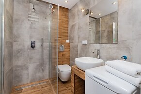 Skwer Kościuszki Apartment by Renters