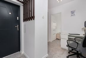 Skwer Kościuszki Apartment by Renters