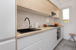 Skwer Kościuszki Apartment by Renters