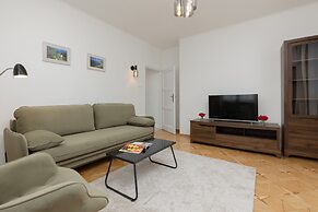 Bałuckiego Apartment Warsaw by Renters