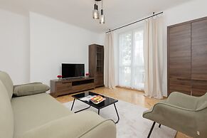 Bałuckiego Apartment Warsaw by Renters