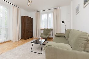 Bałuckiego Apartment Warsaw by Renters