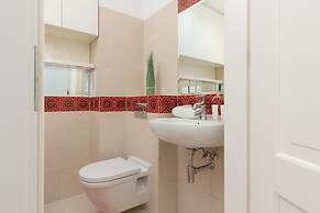 Bałuckiego Apartment Warsaw by Renters
