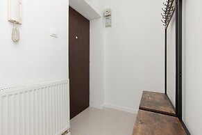 Bałuckiego Apartment Warsaw by Renters