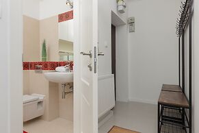 Bałuckiego Apartment Warsaw by Renters