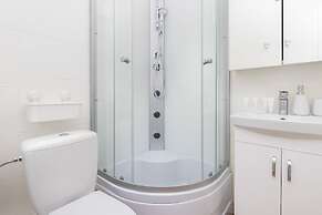 Cosy Apartment Reja by Renters