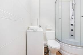 Cosy Apartment Reja by Renters