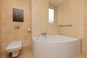 Spacious Apartment Ursynow by Renters