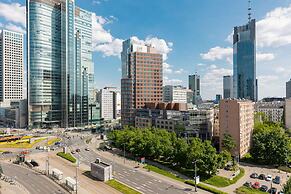 Warsaw City View Apartment by Renteres