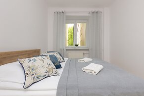 Bright Apartment Wola by Renters