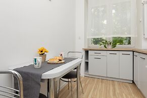 Bright Apartment Wola by Renters