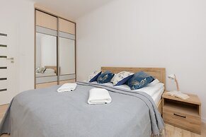 Bright Apartment Wola by Renters