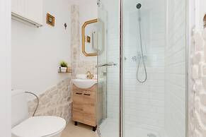 Bright Apartment Wola by Renters