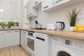 Bright Apartment Wola by Renters