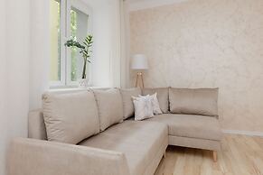 Bright Apartment Wola by Renters