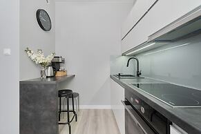 Odra Tower Apartment Wrocław by Renters