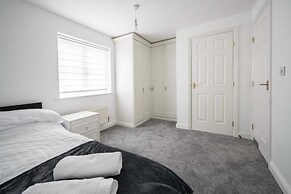 House-sleeps7-parking-garden-sportschannels