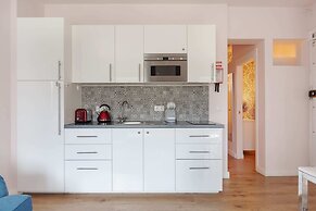 Charming Bright Apartment in Lisbon