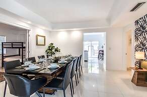 Roami at Downtown Retreat