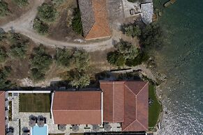 Lichnos Luxury Suites Stoa