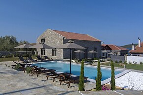 Lichnos Luxury Suites Stoa