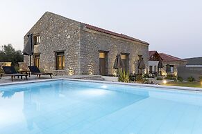 Lichnos Luxury Suites Stoa