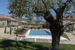 Lichnos Luxury Suites Stoa