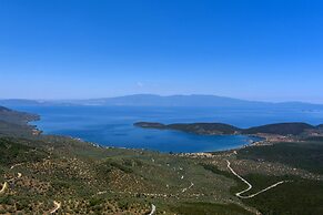 Lichnos Luxury Suites Stoa