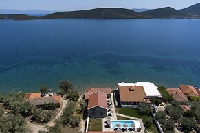 Lichnos Luxury Suites Stoa