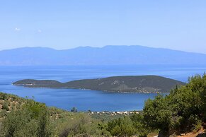 Lichnos Luxury Suites Stoa